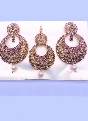 Light Pink And Golden Chandbali Design Diamond Earrings With Maang Tikka